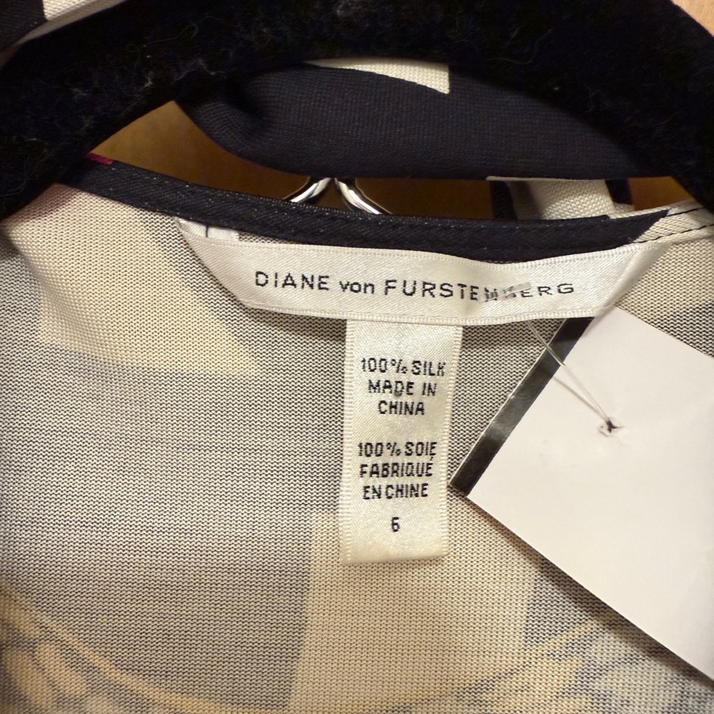 Diane Von Furstenberg Black and Pink silk Mini Dress - Picture 2 of 3